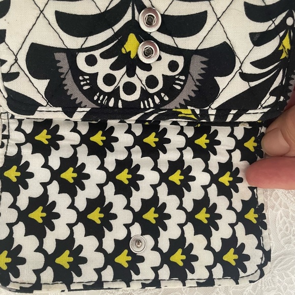 Vera Bradley “Fanfare” Retired Vintage Tri-Fold Snap Wallet. - Picture 5 of 6